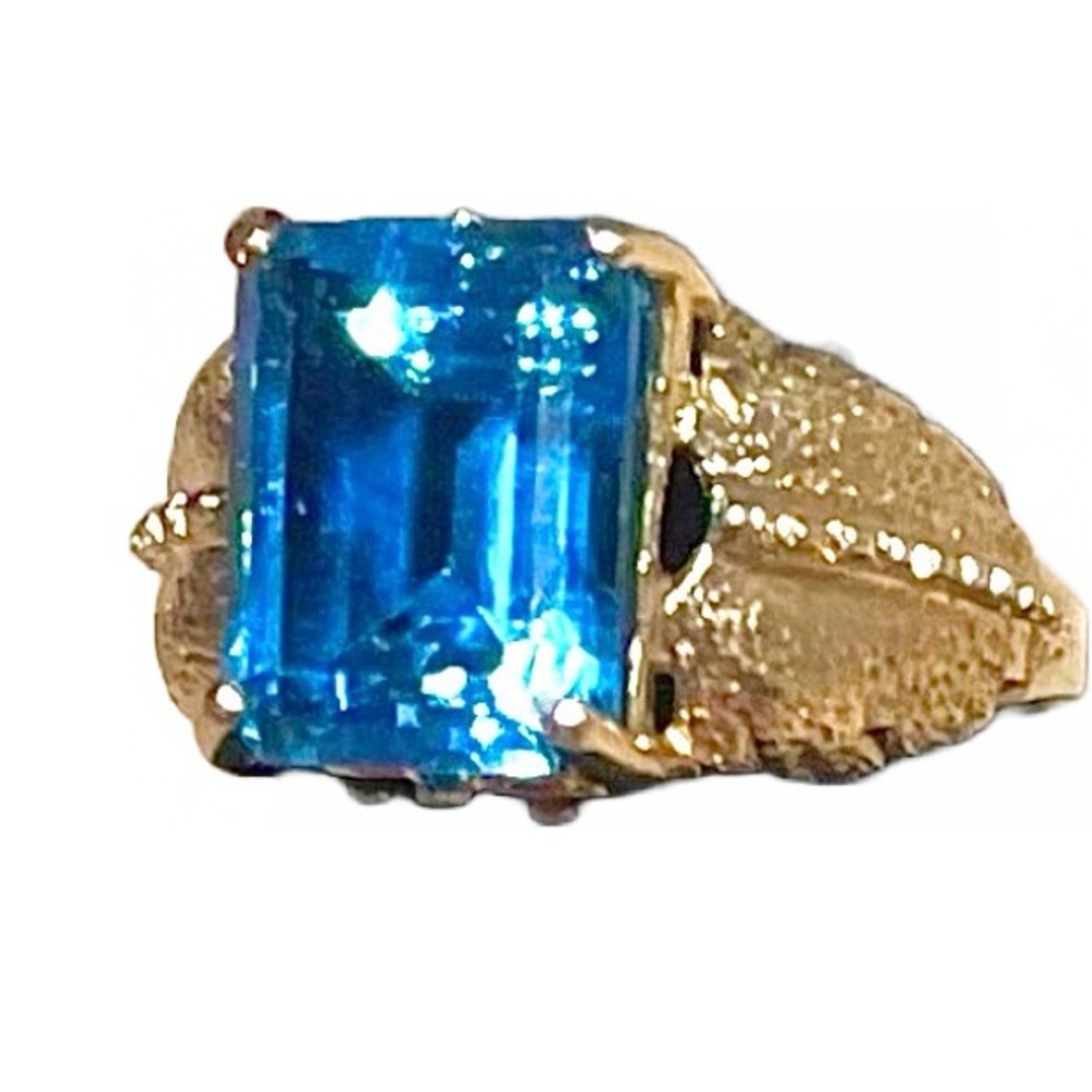 Topaz Blue  14k gold ring. Emerald Cut. Approx 5-6 ct Gorgeous ring.High Quality